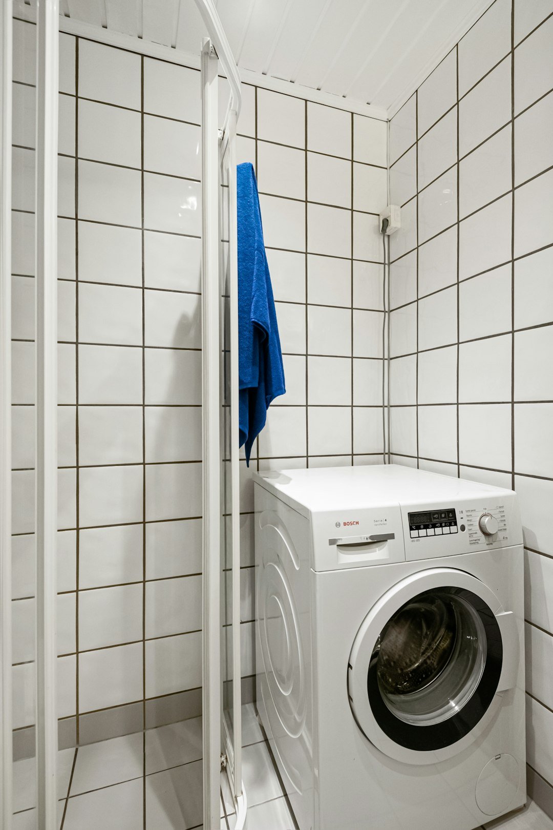 why-choose-us-03 a-washer-and-dryer-in-a-small-room-esjsm15pvw